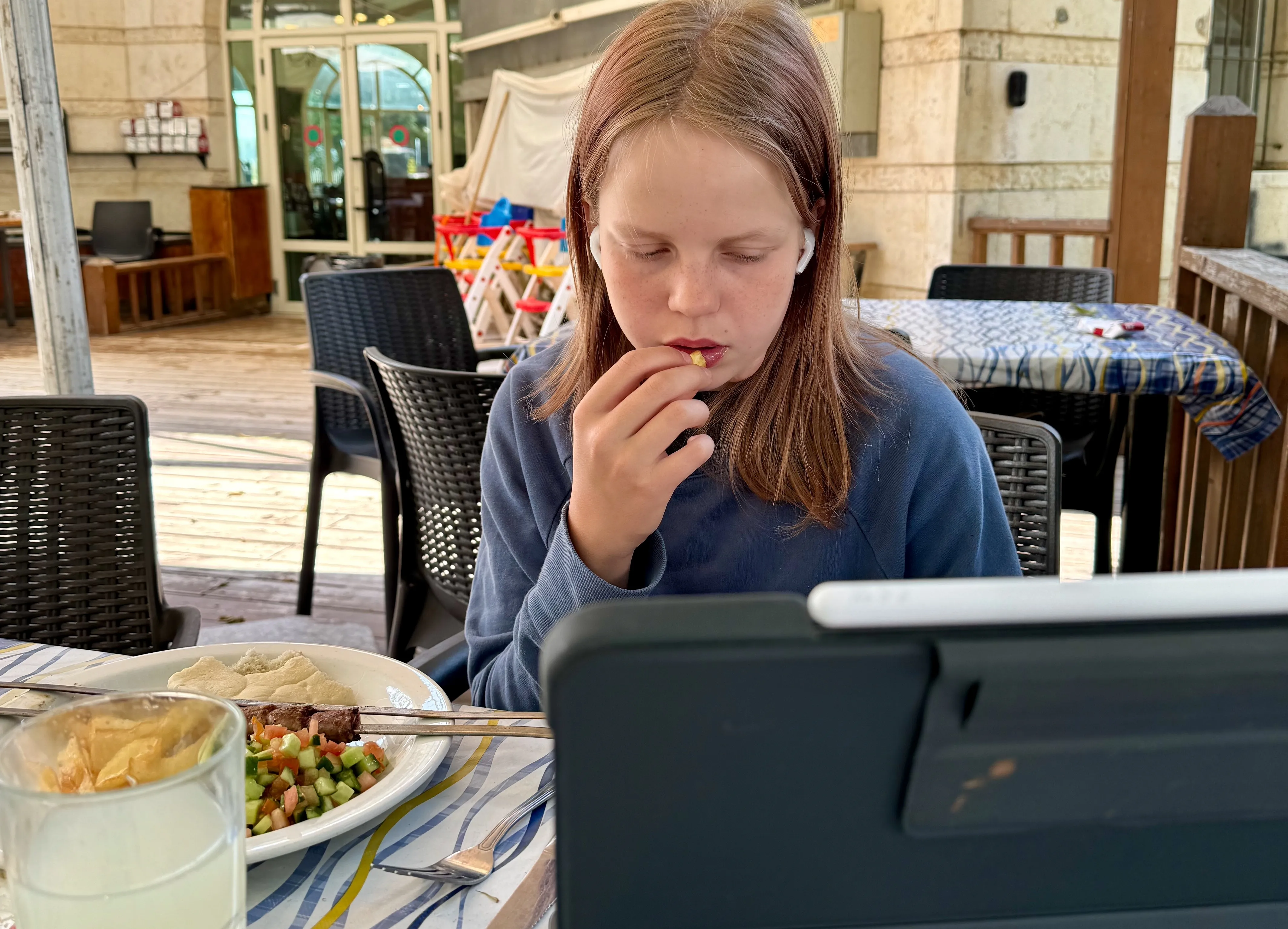 Sofia-en-Ksenia-spelen-Leven-6-1.jpeg